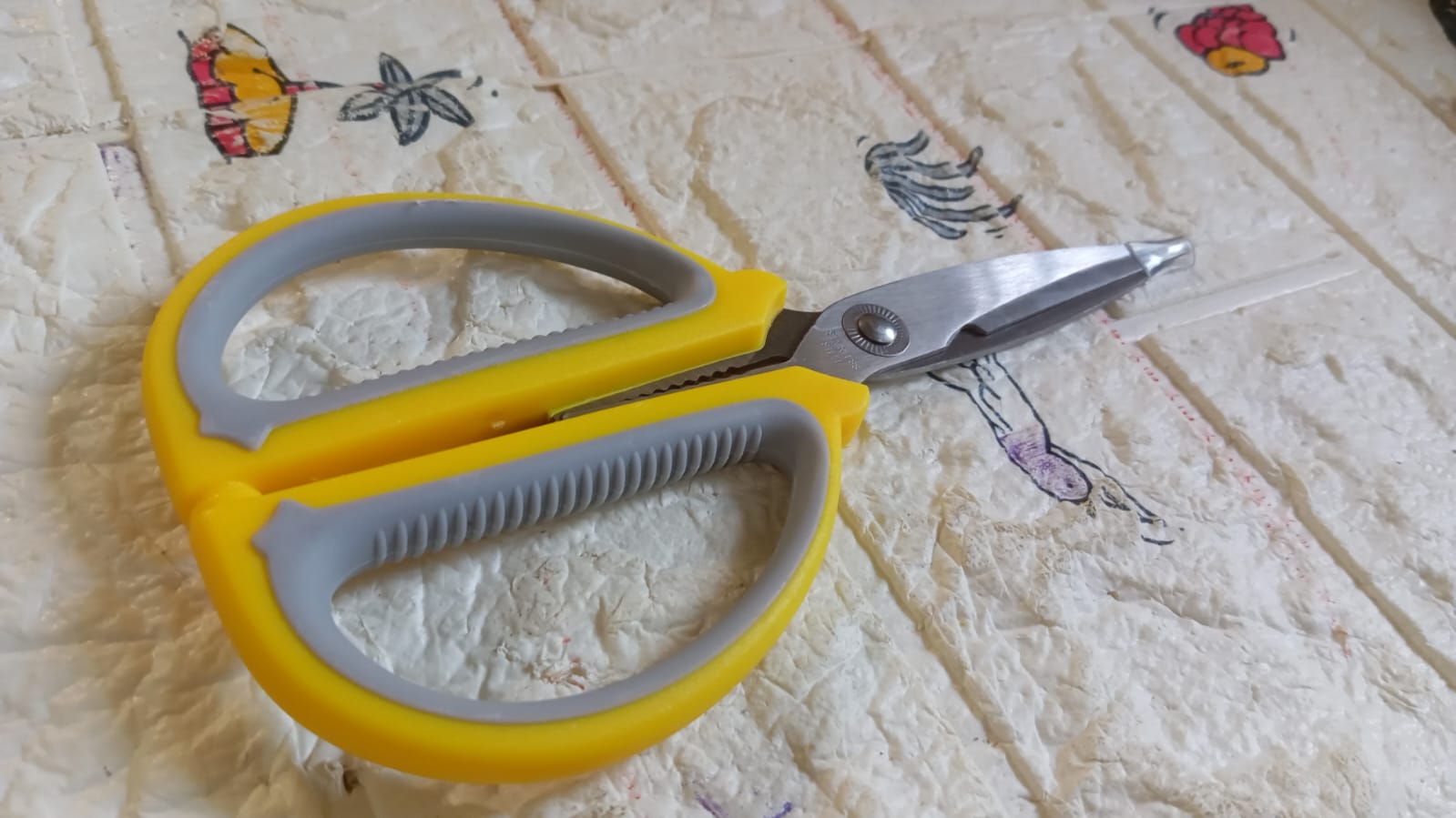 9432 Multipurpose Scissor Large Scissors Comfort Grip Handles and Stainless Steel Blades for Precision Cutting of Paper, Photos, Crafts, and More (1 Pc) 9432 Multipurpose Scissor Large Scissors Comfort Grip Handles and Stainless Steel Blades for Precision Cutting of Paper, Photos, Crafts, and More (1 Pc)
